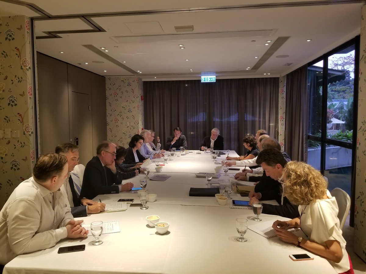 LesCCEHK's tweet photo. À gauche, le bureau du comité Chine. A droite, le bureau du comité Hong Kong. Autour de la table, un échange dynamique d'idées, de projets et d'initiatives pour nos missions de promotion et de soutien de la France. #PléniereChine @LesCCEHK @Les_CCE @France_en_Chine https://t.co/gAwatlcMXP