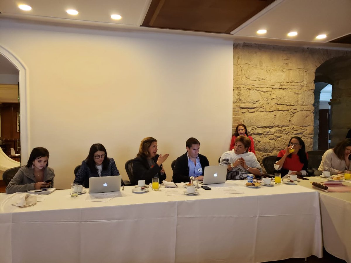 cataortizco's tweet photo. Necesitamos más mujeres liderando empresas en sectores sofisticados. Maravilloso ejemplo Gigliola Aycardi fundadora de Bodytech; @NancyFer2001 fundadora de @64aFilms y Ximena Patiño fundadora @servinformacion. ¡Nuevas casillas en el RUES darán cifras de mujeres dueñas en empresa! https://t.co/TcSZaYFAga