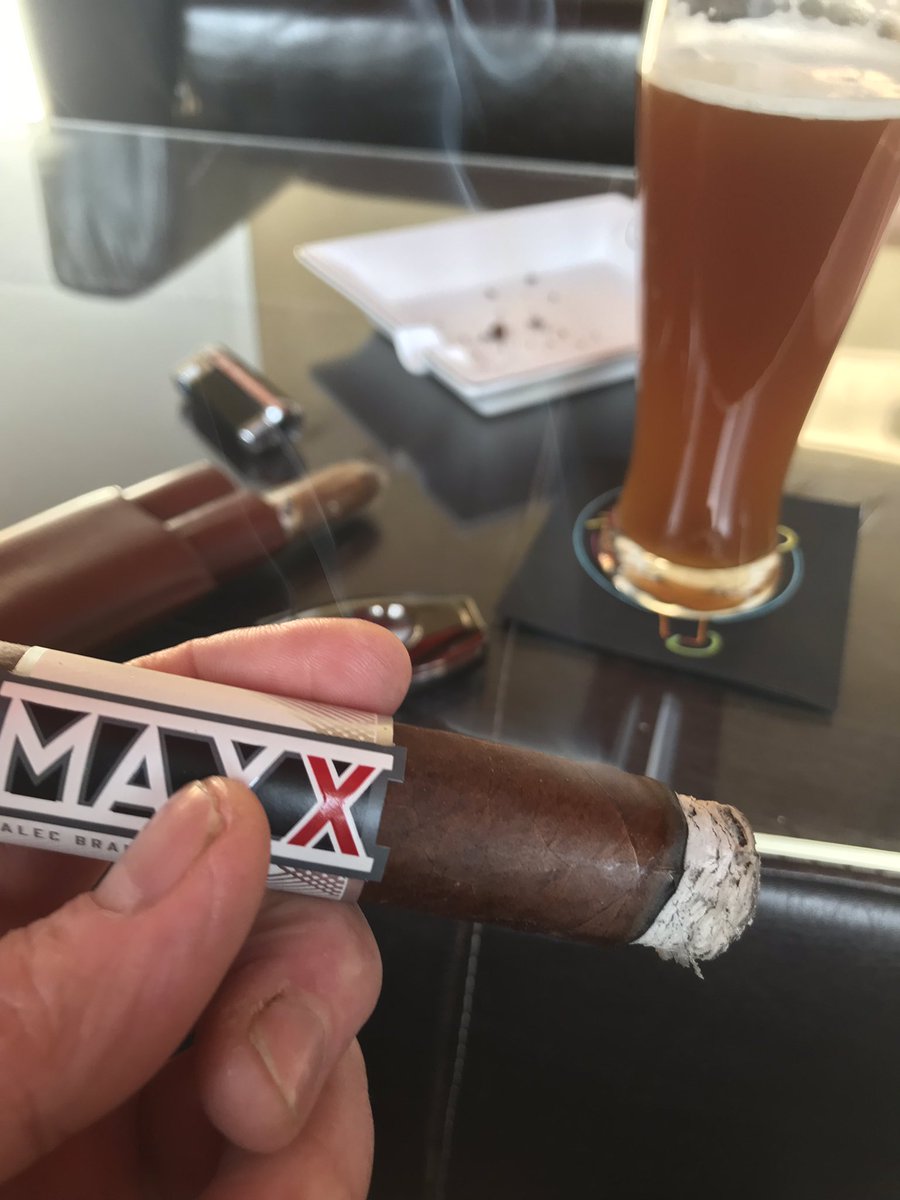 CBalingen's tweet photo. Unerwartete Freizeit sinnvoll genießen! #Maxx @CBalingen @alecbradley https://t.co/JyXvySyLvq