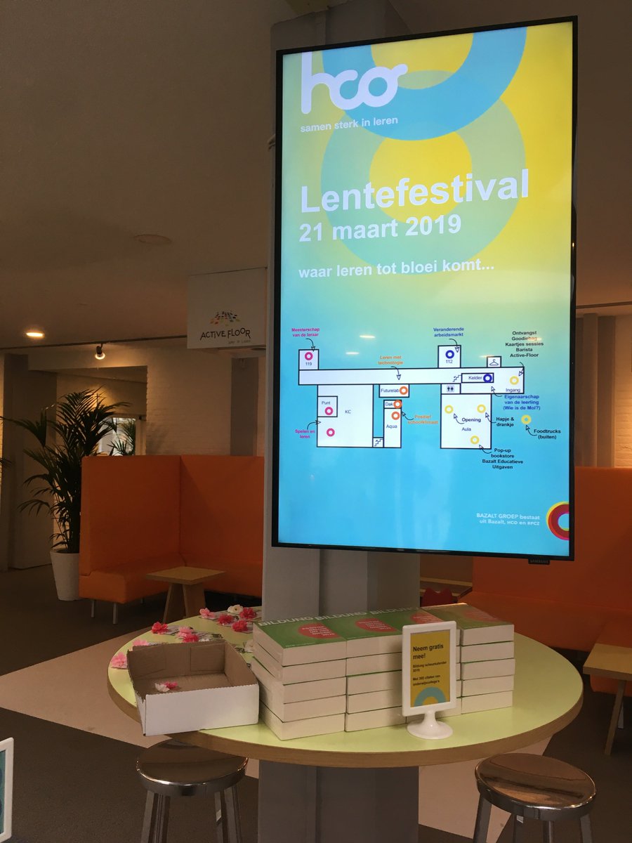 Klaar voor ons lentefestival! De eerste festivalbezoekers komen nu binnen. Heerlijk die geur van lentebloemen...