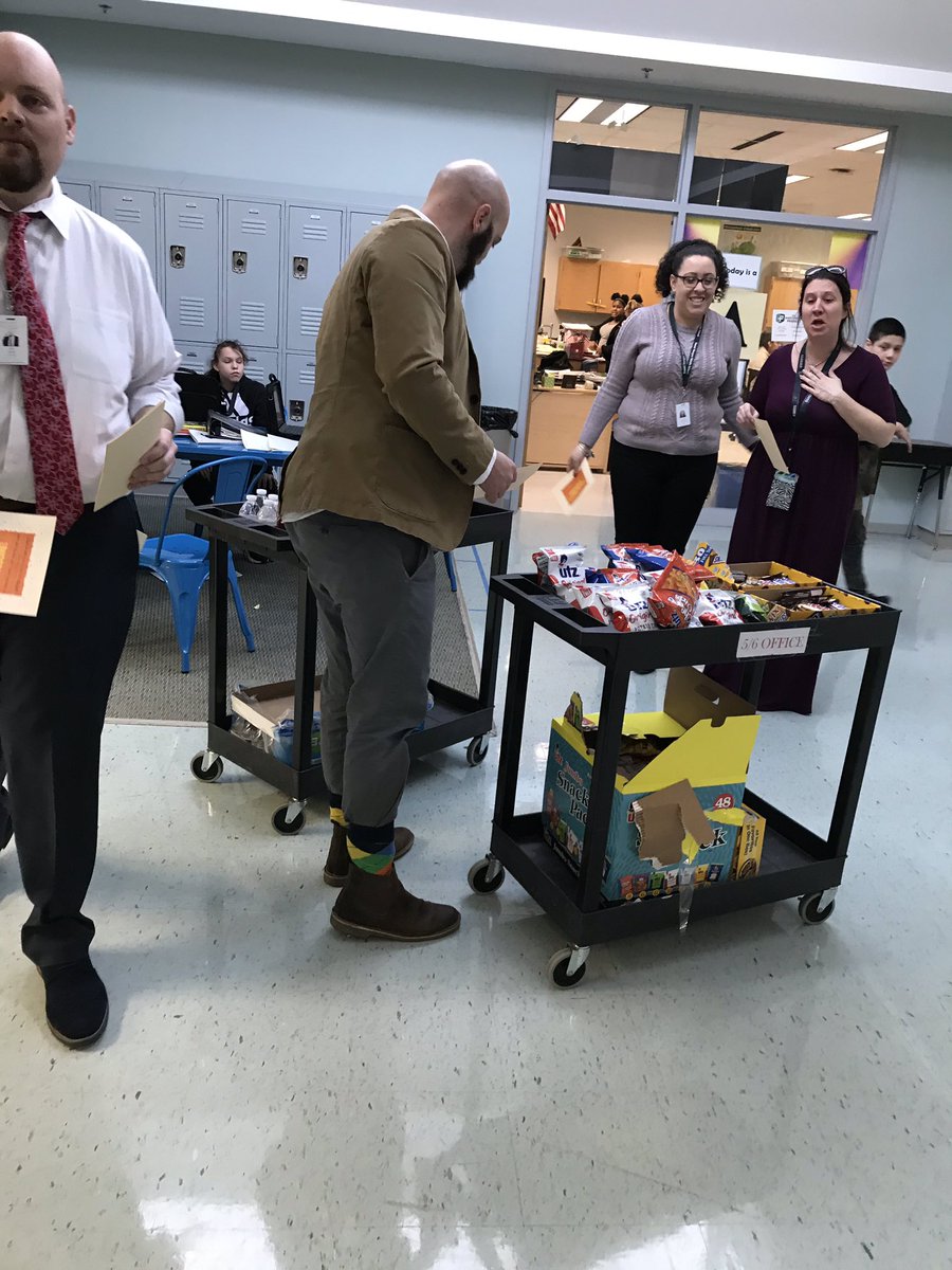 DMISapNoll's tweet photo. Teacher treat day!   Just because they are awesome!  😎 #justbecause #awesomesauceteachers @matthewwygal @DMISapNoll @StambergDMIS https://t.co/roSSGC7ul2