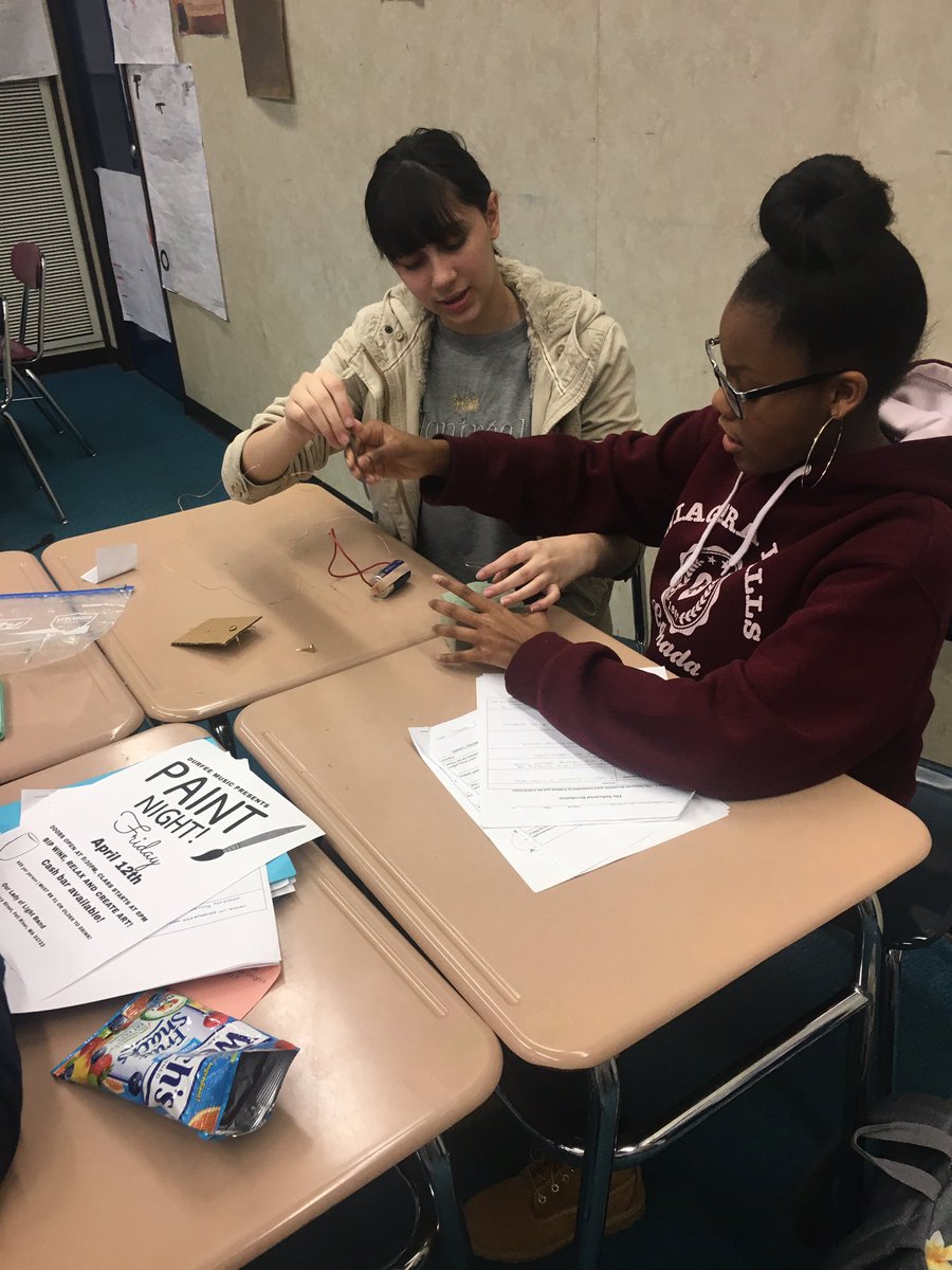 durfee_history's tweet photo. Creating telegraphs in Mrs. Martin’s Freshman History Class today! Brainstorming theories to make them work as part of Industrial Revolution Unit! #EngagingClassrooms https://t.co/FkkMvQduSI