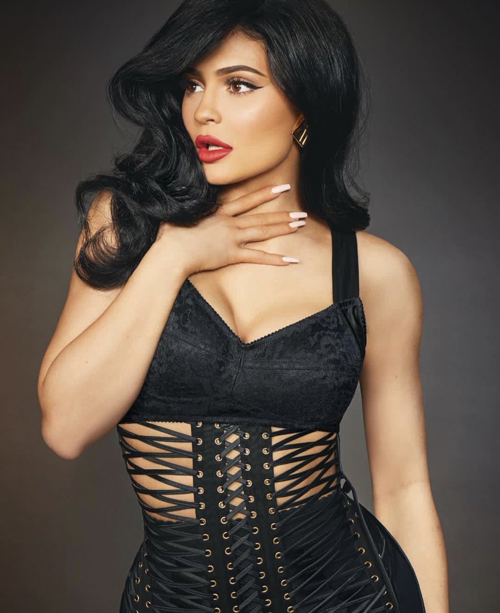 kylieoves_'s tweet photo. Kylie Jenner for #InterviewGermany ❤️💥 https://t.co/j5NwszYq2f