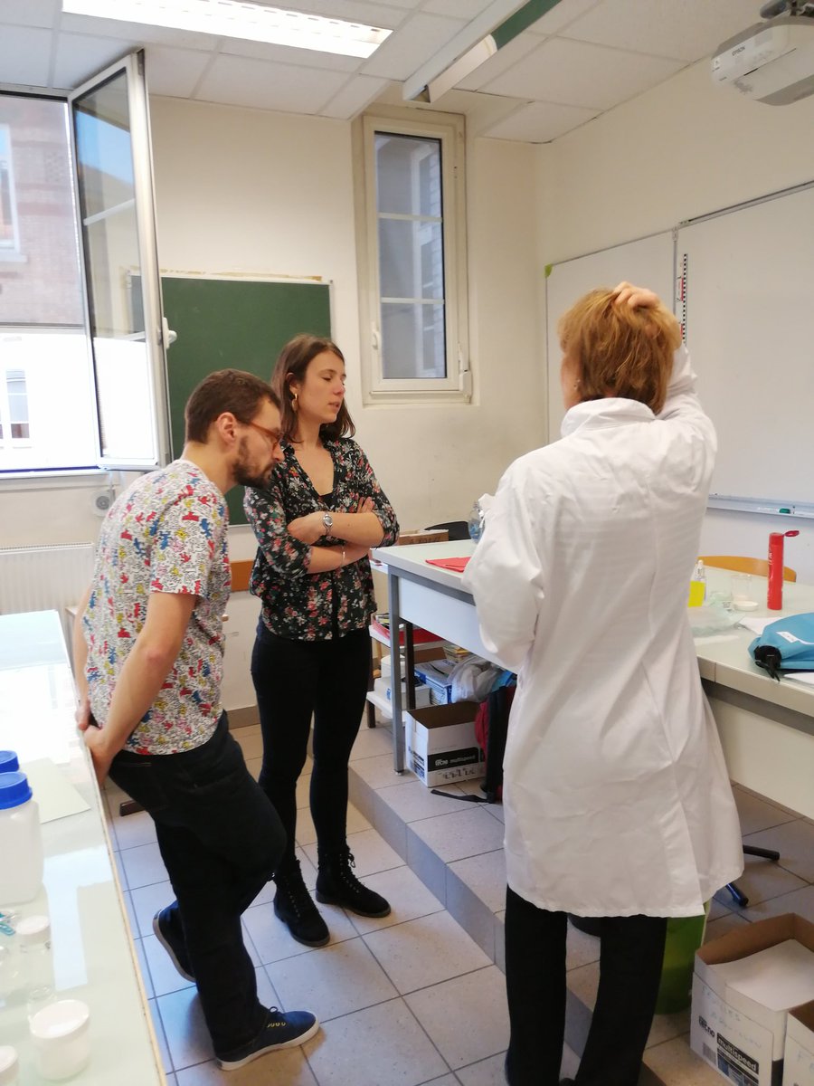 Exploradome's tweet photo. Aujourd'hui, nous sommes au collège Cherioux de @mairievitry pour une co-animation #Chimie avec @Loreal ! Un exemple parmi tant d'autres actions avec le monde de l'éducation dont nous vous parlerons demain pour les #20ansExplo https://t.co/rgegife1zG