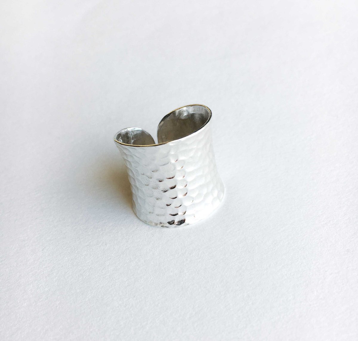 olizzjewelry's tweet image. Thick Stacking ring in 925 sterling silver ✨ etsy.me/2U5C4iE #thickbandring #thickstackingring #widebandring #widecuffring #ring #hammeredbandring #sterlingsilverring #wideband #opencuffring #olizzjewelry #δαχτυλίδι #mothergift #personalizedgift #personalizedjewelry