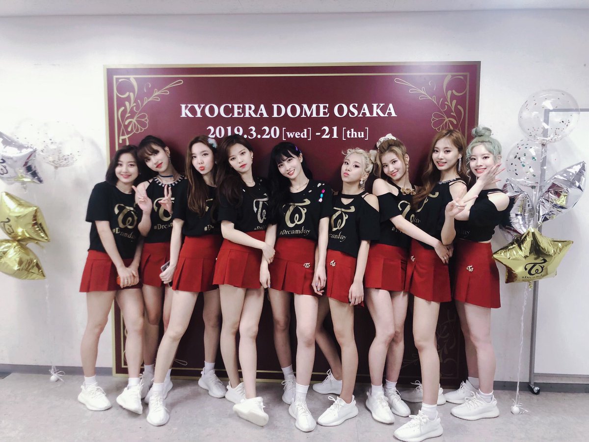 okss__116's tweet photo. TWICE DOME TOUR 2019 #Dreamday
今までで一番幸せなLIVEでした 😢
ジヒョ~手渡しありがとうㅠㅠㅠㅠ
ボードのおかげ。急いで作ったやつやけど作ってほんまによかった🥺
名古屋と東京も楽しむっっっ❤

행복한 시간을 고마워요 (  i꒳​i ) https://t.co/dbWltEALJx