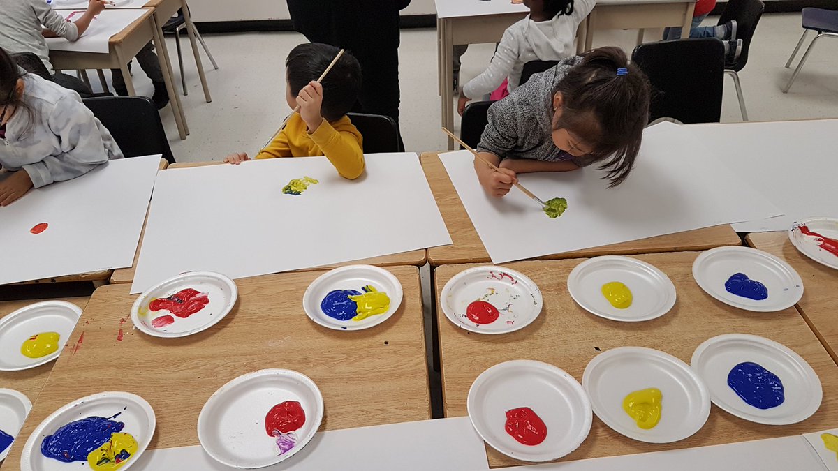 strk_ss's tweet photo. Painting the virtues @dcimolai #takeapicture #littleartists https://t.co/uTluDO7k3w