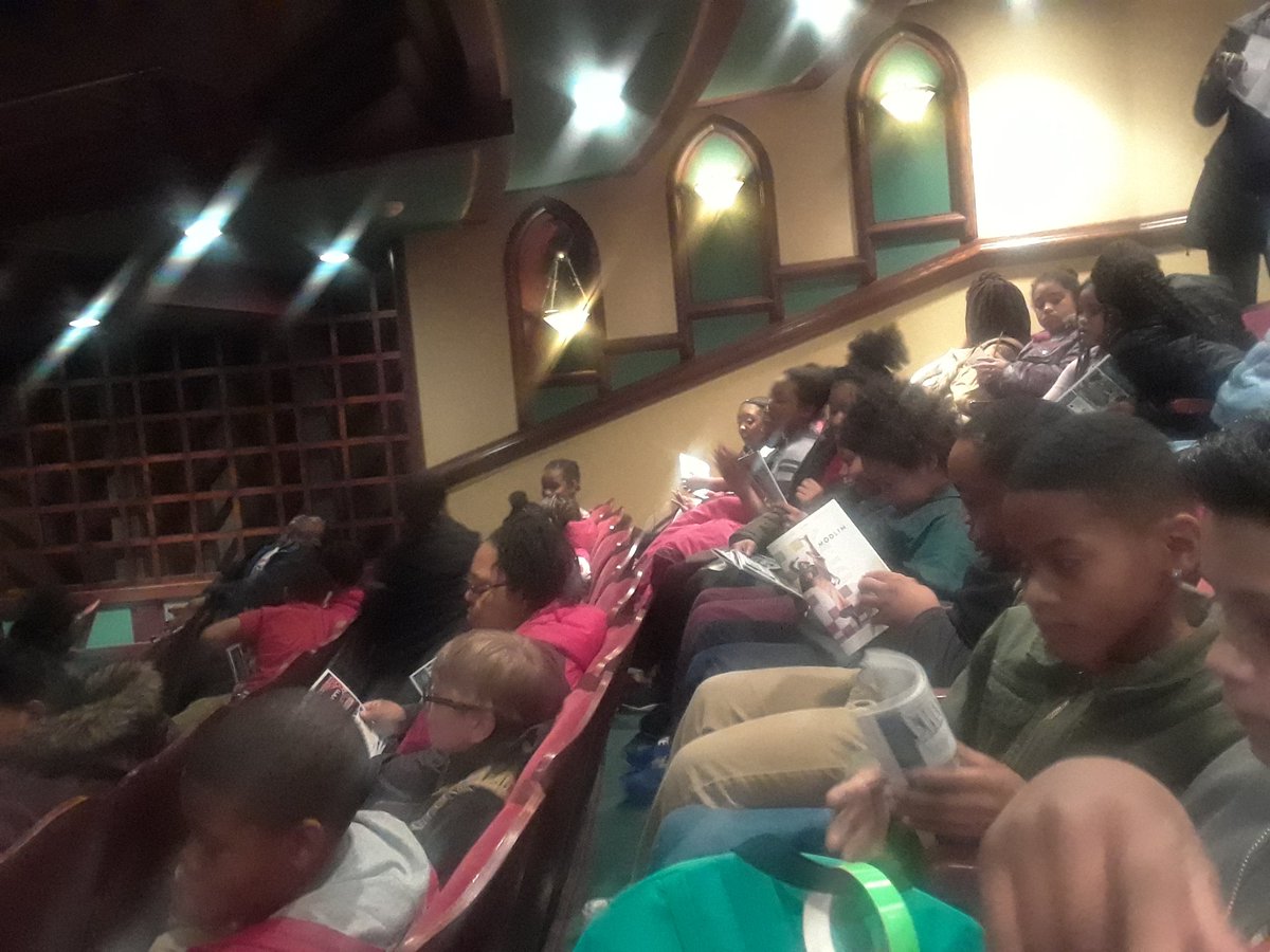 T_A_Gordon5's tweet photo. @overby_sheppard 4th and 5th graders getting ready for an artistic experience at the University of Richmond. @principal_klg https://t.co/EGZZblTU4Z