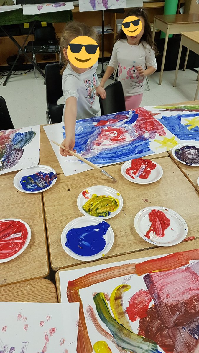 strk_ss's tweet photo. Painting the virtues @dcimolai #takeapicture #littleartists https://t.co/uTluDO7k3w