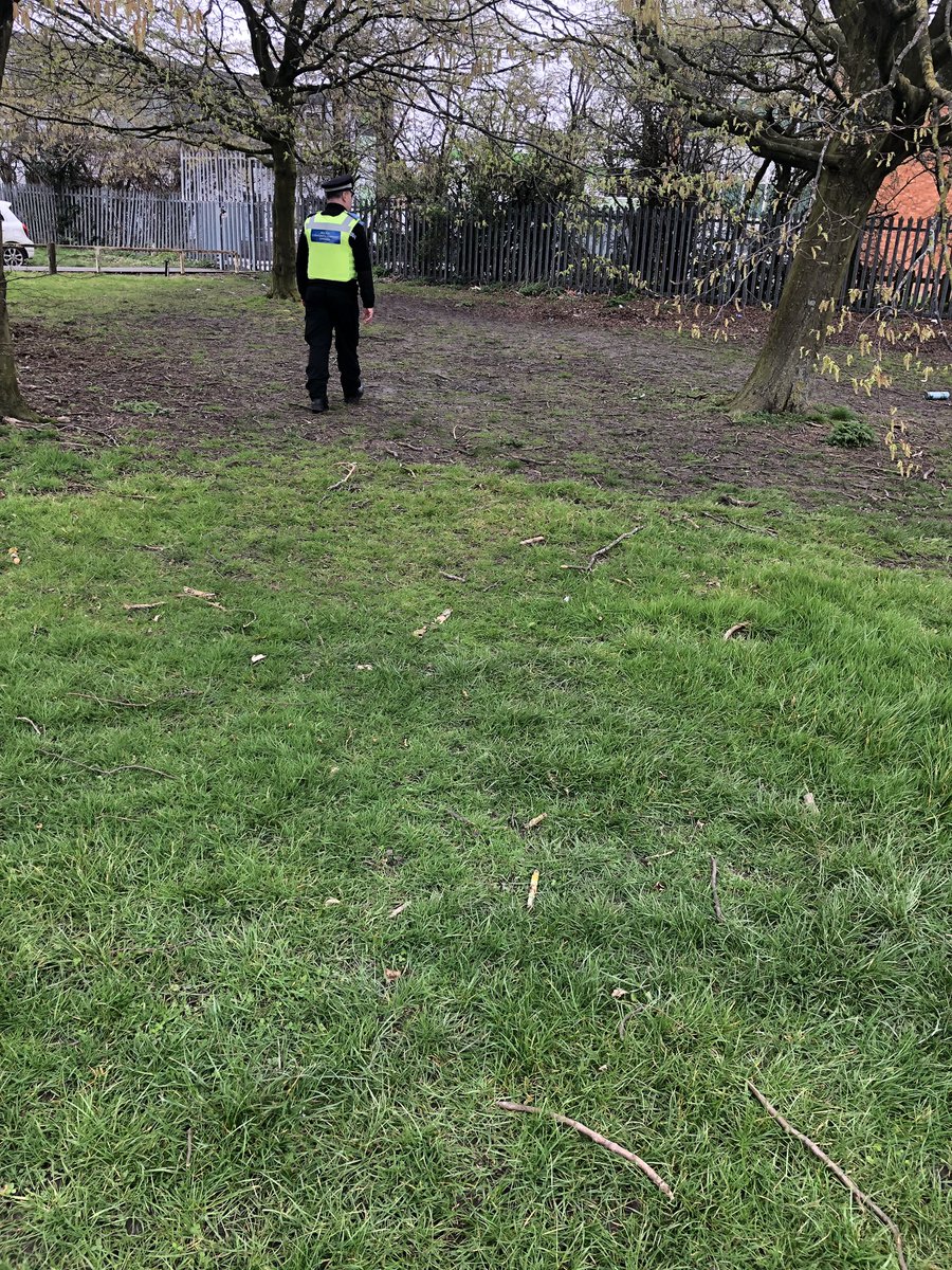 BillesleyWMP's tweet photo. #PcsoOwen and #PcsoYasin have conducted Knife sweeps on #ChinbrookRec, #BillesleyCommon & #Dingles๐ช #knifecrime https://t.co/CprAHA9QQp