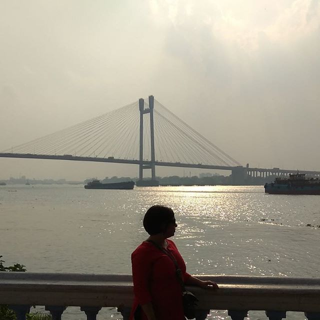 Kolkata, you are so beautiful! #kolkata #howrahbridge #hooglyriver #indiavisit2019 #instakolkata instagram.com/p/BvRh2q2nv8Z/