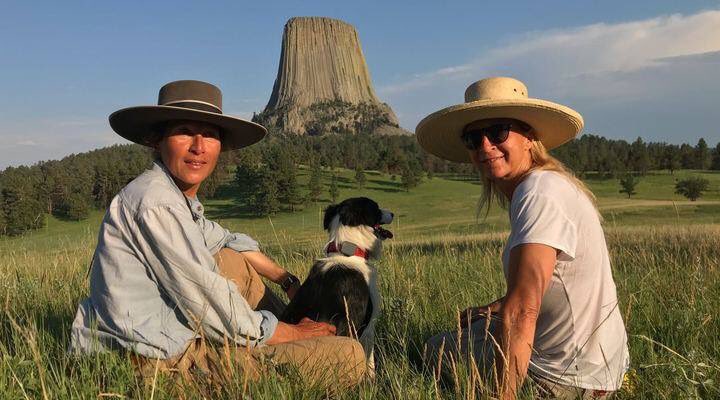 goamerika's tweet photo. Vanavond bij #FloortjeNaarHetEindeVanDeWereld : #Wyoming!!!! 🇺🇲️ Om 21:30 op #NPO1. Wij gaan zeker kijken! Jij ook? #goamerika #weknowthestates #floortjedessing #amerika #thatswy @GreatAmWest @wyomingtourism @targettravel https://t.co/be7aVOrtf4