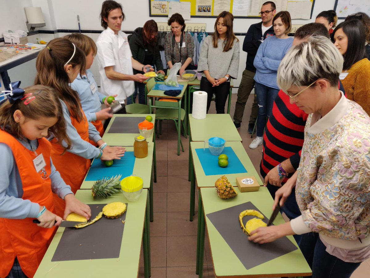 CAMPOSESTELAcom's tweet photo. Agraïts d'haver compartit una pinzellada de com treballem el projecte #EatinEnglish al temps del migdia. Moltes gràcies pel testimoni dels alumnes i la direcció de @EscolaMontse, per la rebuda dels assistents #JEM13FECC i per l'orientació a través de @multilinweb https://t.co/5RaOoIKSqT