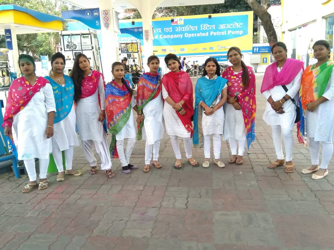 HumaFAli's tweet photo. #HappyHoli #Holi2019 #FestivalofJoy  Holi celebrations@BPShantipath Wishing everybody a colourful vibrant and joyous Holi #BharatPetroleum #EnergisingLives @rakeshsinhabpc @BPCRetailDelhi https://t.co/f8mHotjIzB