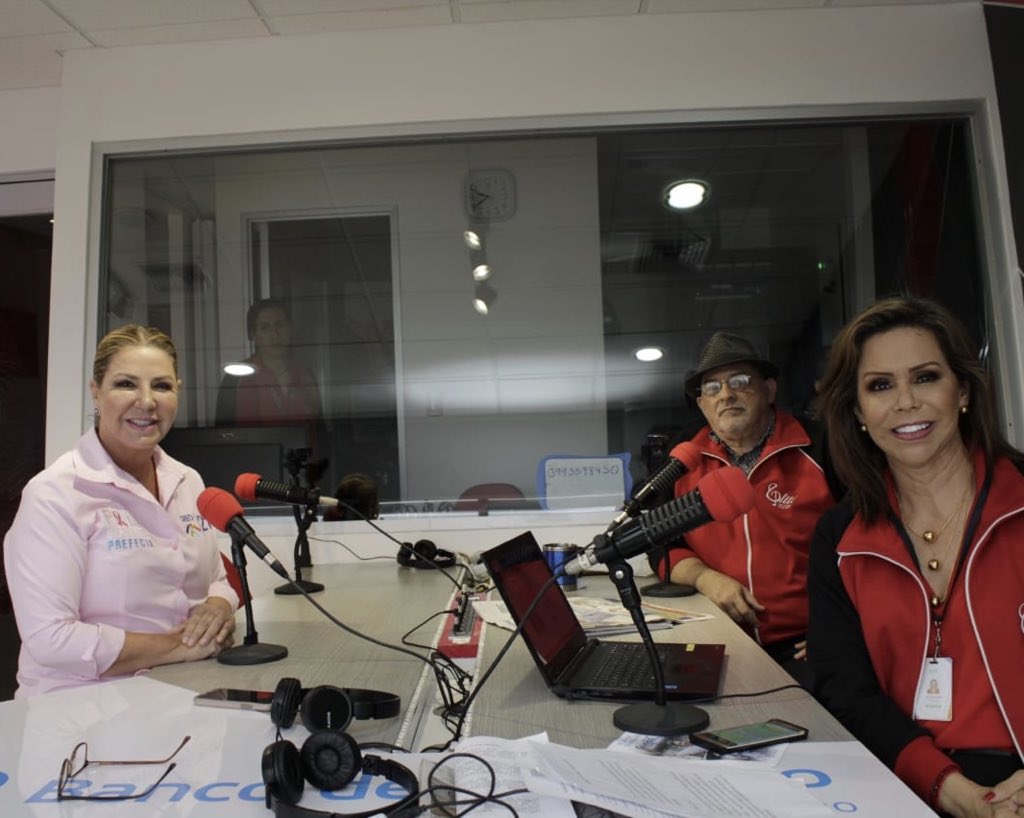 PolyUgarteG's tweet photo. Debemos recuperar el liderazgo de la provincia del #Guayas. Hay que humanizar la Prefectura dándole la mano al agricultor, brindando crédito barato y capital de riesgo.
🎙@radioelite9971
#TeTocaATi #PolyPrefecta2019 https://t.co/G2o8MMkeyL