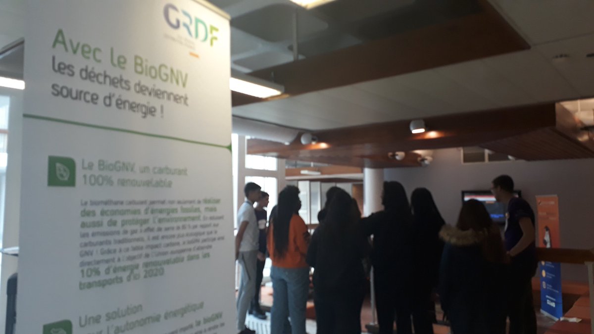 FadelaAmmad's tweet photo. En direct du forum des métiers de demain organise par #seinergylab et @CUGPSEO au campus des @lesmureaux .@GRDF se mobilise pour accompagner les métiers de demain pour relever le défi de la transition énergétique. https://t.co/gbBx2DSaJM