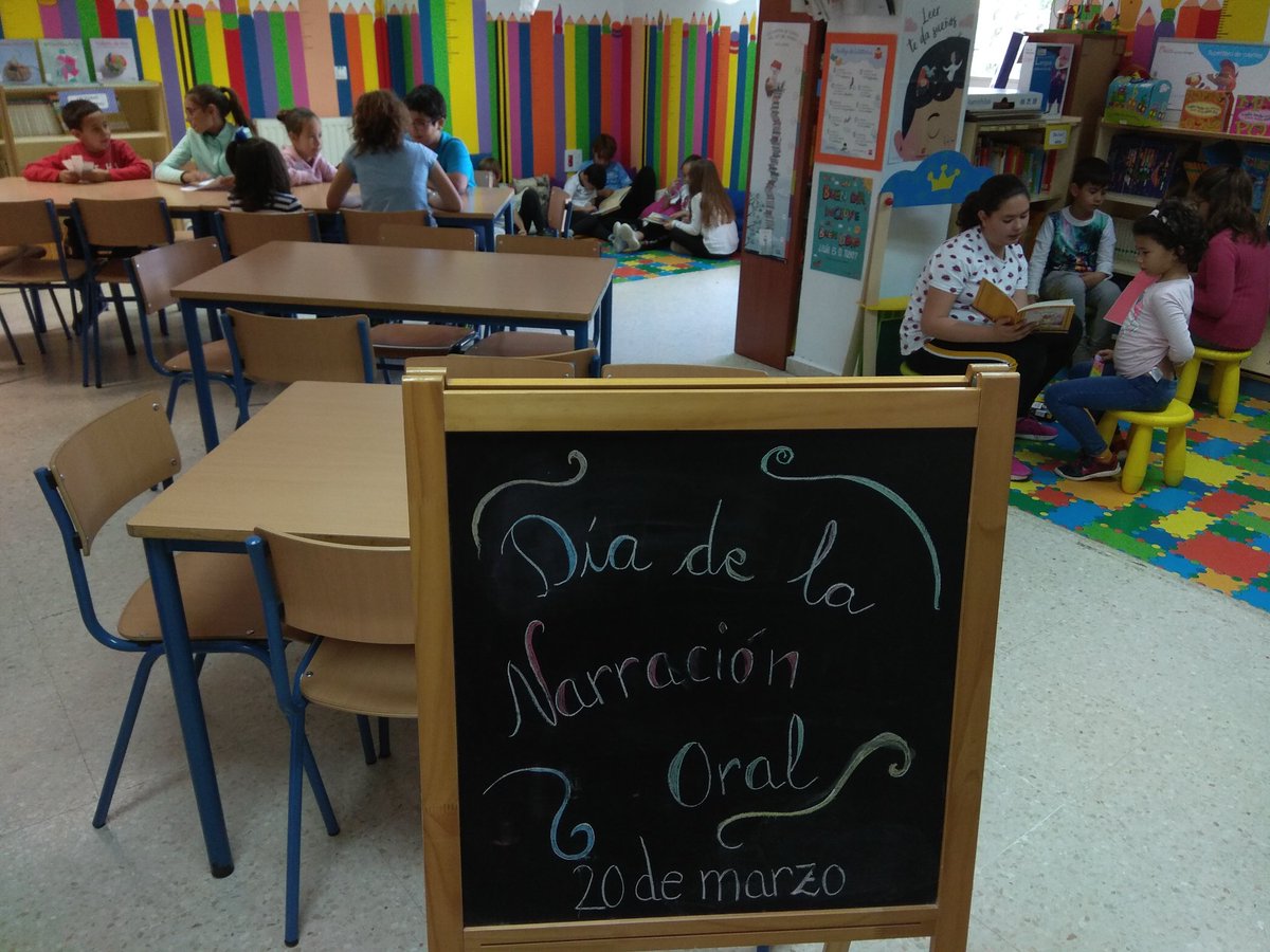 Librolitopda's tweet photo. Hoy hemos seguido celebrando el #diamundialnarracionoral en el @AlcalaPuerta con el apadrinamiento lector @redBESevilla https://t.co/5097lNRCSL