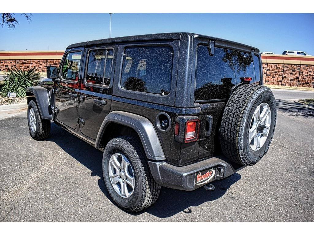 FrontierAuto's tweet image. Kick up some dust in this 2019 #JeepWrangler Unlimited Sport S 4X4!
Details: bit.ly/2WeRQFl