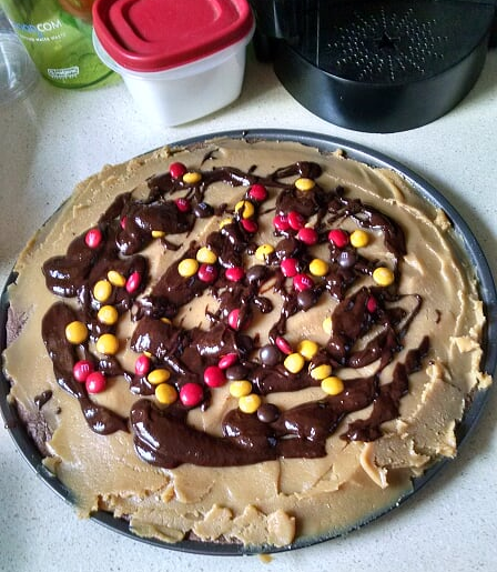 animedream's tweet photo. Happy lunch time! It's pizza day here at former AD headquarters, which means, well... we have a lot of free time to experiment with stuff... like this brownie pizza. :0 https://t.co/h88gV1PR2B