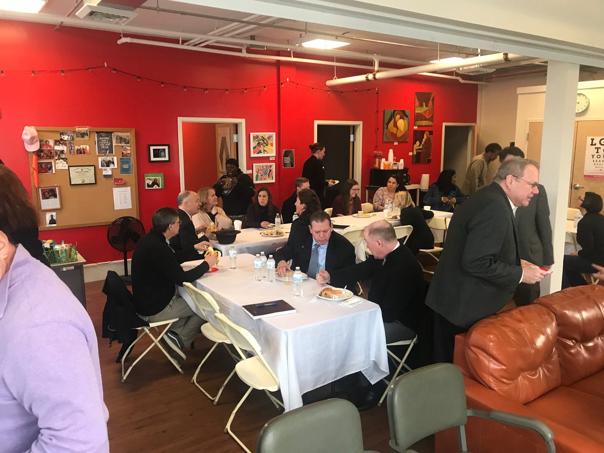 WeberRenew's tweet photo. Thank you to everyone who attended our packed breakfast welcoming #addiction researchers from @Stanford. Proud to work with @ricares1 to welcome them to #RI. #recovery @RIBHDDH @AnchorRI @RIHEALTH @tomcoderre @GovRaimondo @TheProvCenter @PreventOD_RI @HealthyBrown @HealthyPVD https://t.co/CNKEJce9On