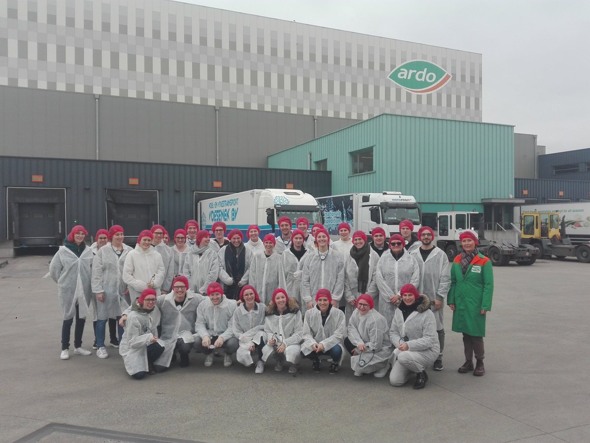 M_Chys's tweet image. Bij #Ardo met studenten @ugent #CampusSchoonmeersen. Ook koppeling met studenten blijft belangrijk voor #VEGiTEC. @FbwUGent @InterregFWVL @interreg_gotoS3 #EUinmyregion