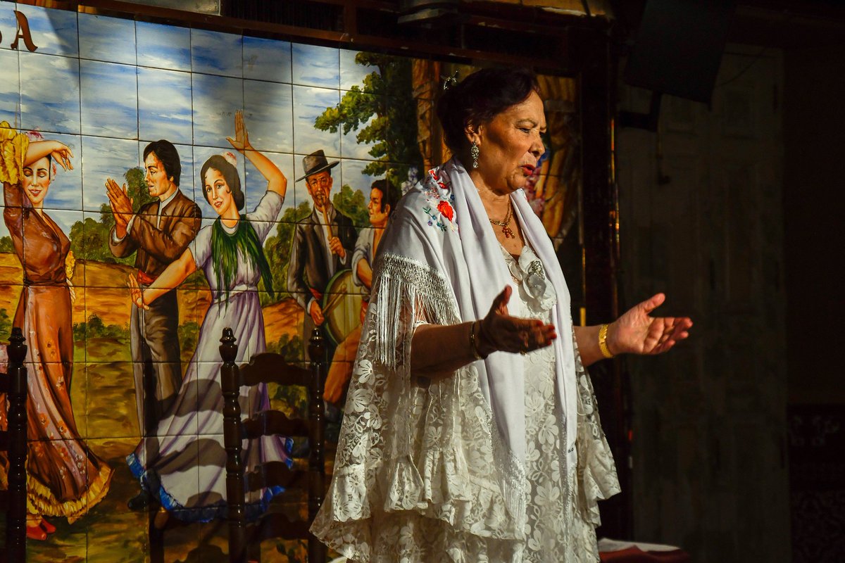 libroscom's tweet image. Carmen es una resistencia gitana, es alegría, es arte, es cultura. 😍#ClavelesRojos es un proyecto que nos emociona mucho por poder contar una de tantas historias invisibilizadas de mujeres gitanas. #ClavelesRojos 📷: Agustín Millán