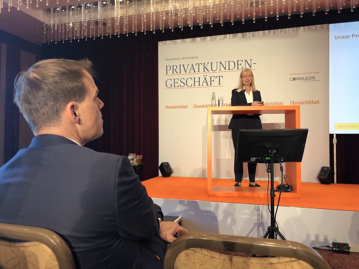 KnightSirKai's tweet photo. Die #Privatkunden-Chefs von Deutscher Bank und #Commerzbank stellen sich wechselseitig ihre #Strategie vor. Die eine auf dem Weg zur Kundenbank, der andere „immer da“ für den Kunden. Philipp Gossow und Sabine Schmittroth auf der #hbbanken zur Zukunft des Banking #moonroc https://t.co/qCZGCcQrGi