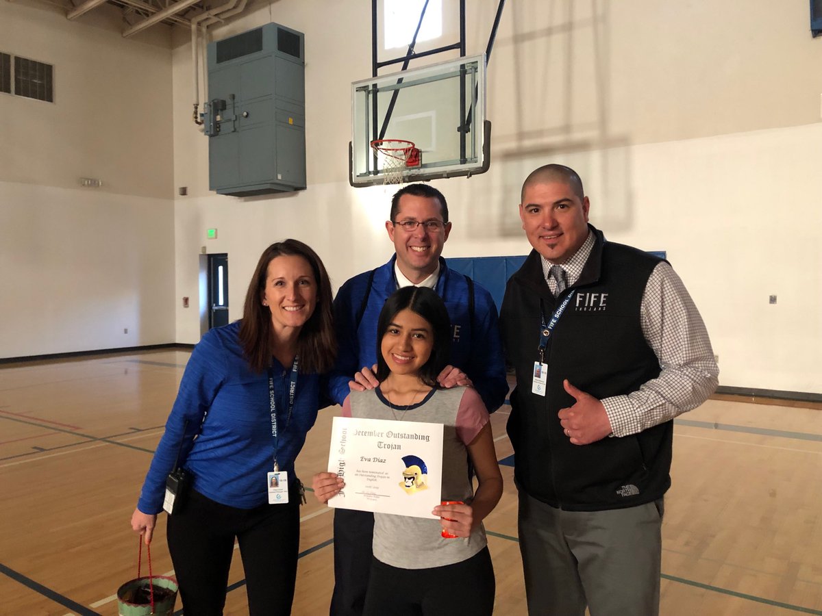 FifeHSTrojans's tweet photo. Congrats to Eva Diaz! She is an Outstanding Trojan in English! #fhstrojans https://t.co/l3dRsJK7Fo