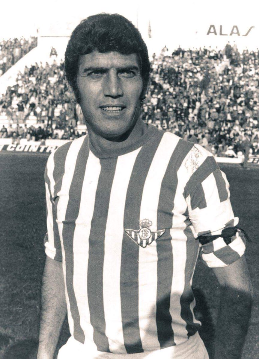 RealBetis's tweet photo. Día muy triste para el beticismo. Se nos ha marchado uno de los grandes mitos de nuestra Historia. La 'Zurda de caoba' nos acompaña ahora desde el cuarto anillo.

Descansa en paz, Rogelio. https://t.co/kA2ILkcfOw