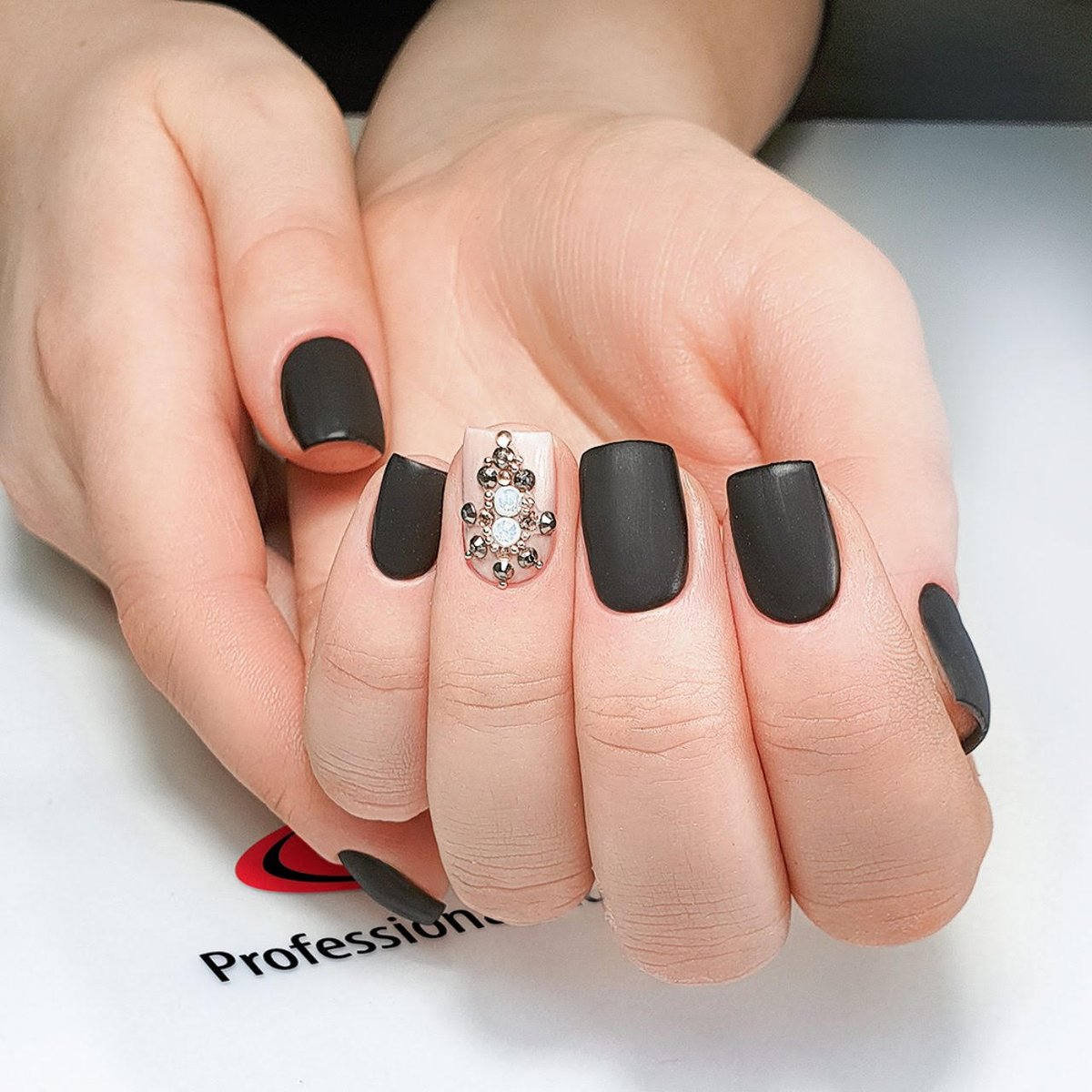 CosmeticsPnb's tweet photo. ⚜️ Стиль - это любовь к каждой мелочи!

💅🏻А стильный маникюр - идеальное дополнение буквально к любому наряду и луку! 😎

Девочки поймут💃🏻

Продукция PNB: ExtraPRO Base, гель-лаки №023 и №169, Powder Top, стразы и бульонки PNB
Мастер-технолог Диана Пекар @diana_studio_neil https://t.co/5jEHnTTuKZ
