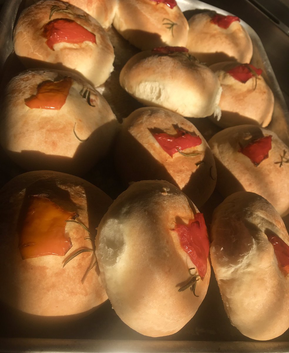 BakedByRomanos's tweet photo. Focaccia rolls stuffed with chargrilled peppers basking in the sun βοΈ
#stuffedbreads #rolls #breads #focacciarolls #mediterraneanfood #mediterraneandiet #simpleingredientssimplefood #cambridgefood #huntingdonfood #lovefood #localbusiness #localfood https://t.co/M0Am0xg6Uf