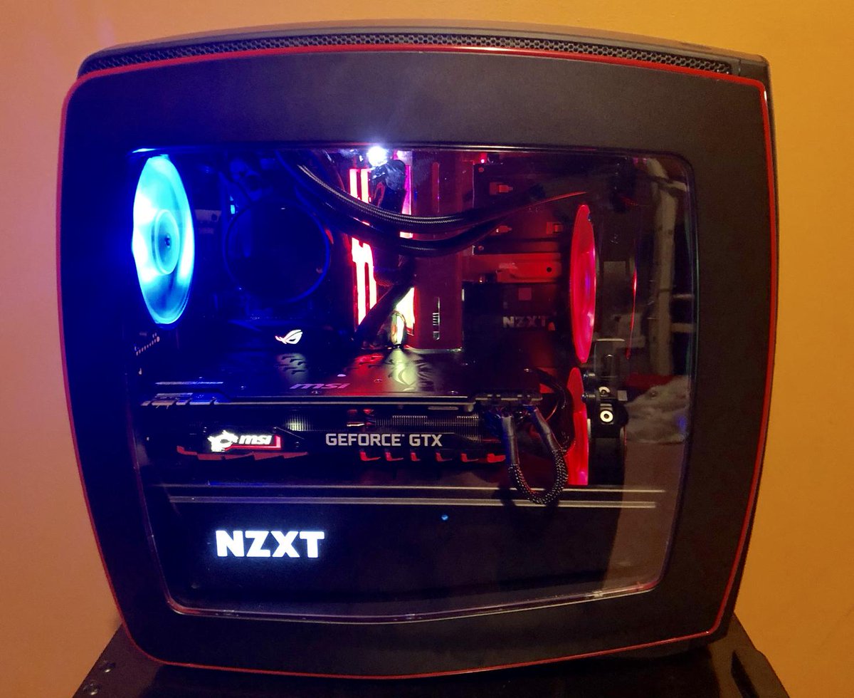 Con #ThrowbackThursday nos ponemos nostálgicos. Hoy recordamos la caja Manta pero con un diseño muy especial ¿Quién de vosotros tomaría este setup... con fuego y sangre? #JuegoDeTronos #DaenerysTargaryen #NZXTBuilds
(Vía goo.gl/2EuW7s)