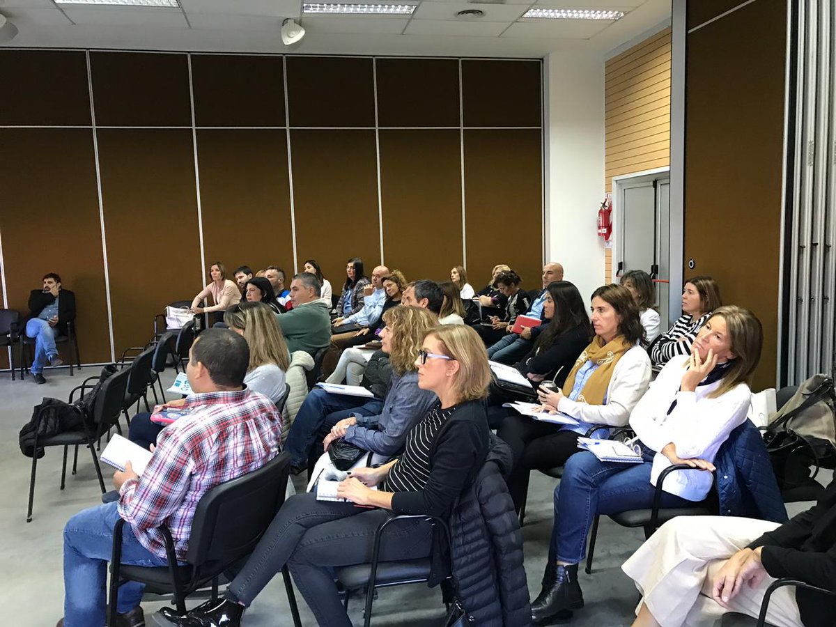 VicZorraquin's tweet photo. Excelente jornada en #Olavarria con toda la #region25. Realizamos grandes avances para construir mejores dispositivos de capacitación para llegar a más docentes y más escuelas. @CiieOlavarria #CIIEs2019 https://t.co/ZhMmBqcu6V