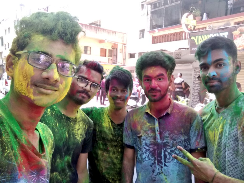 ImArpit28's tweet photo. @manya_group Every color of Holi speaks how beautiful our friendship is! Happy Holi! ❤️😎
Thank you so much for this wonderful contest ❤️😍
@manya_group
#ClicknCaption #HoliSelfie
#HoliWithManya #Contest #Manya #ThePricetonReview
#GatewaytoGlobalCareers https://t.co/8VaAk7oKXx
