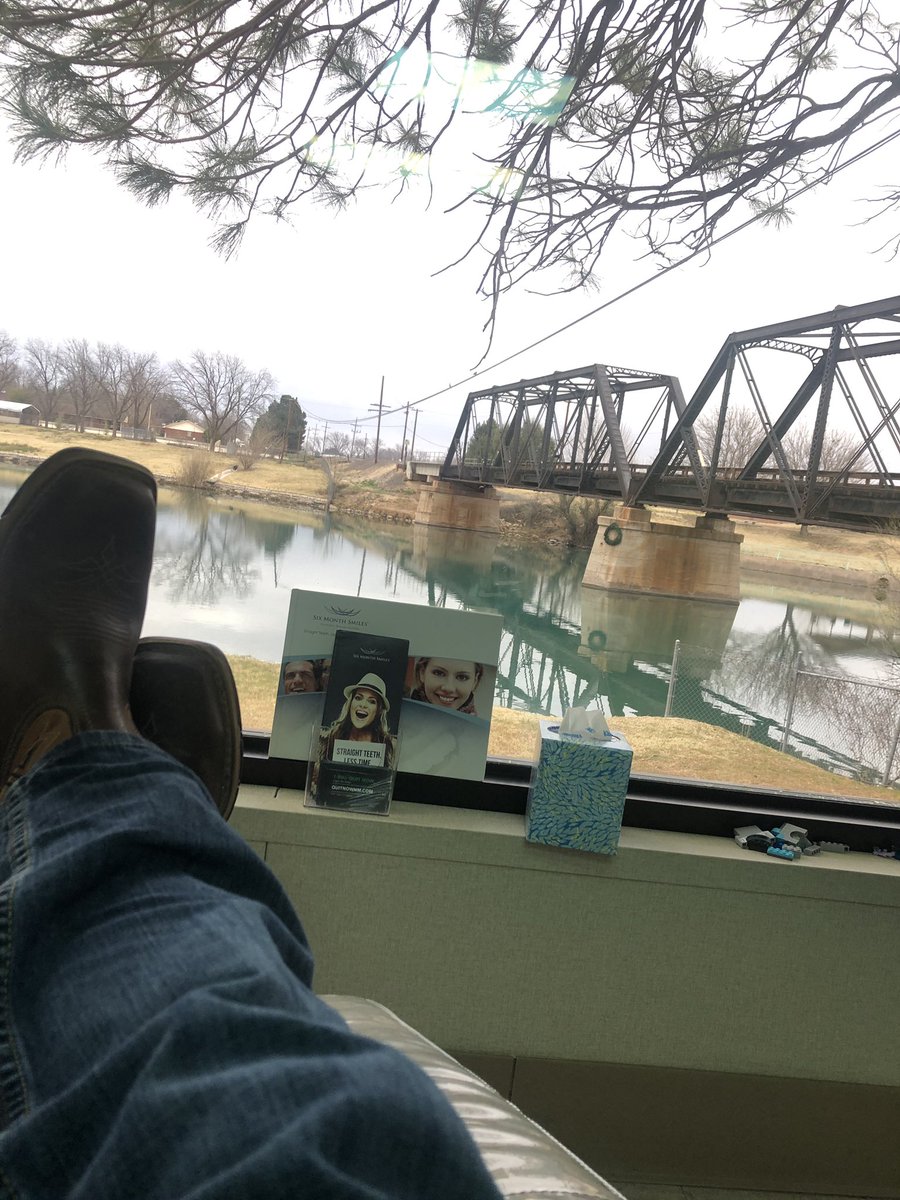 Rchacon1006's tweet photo. Enjoying the view at my teeth cleaning https://t.co/NjKbtEQlLr