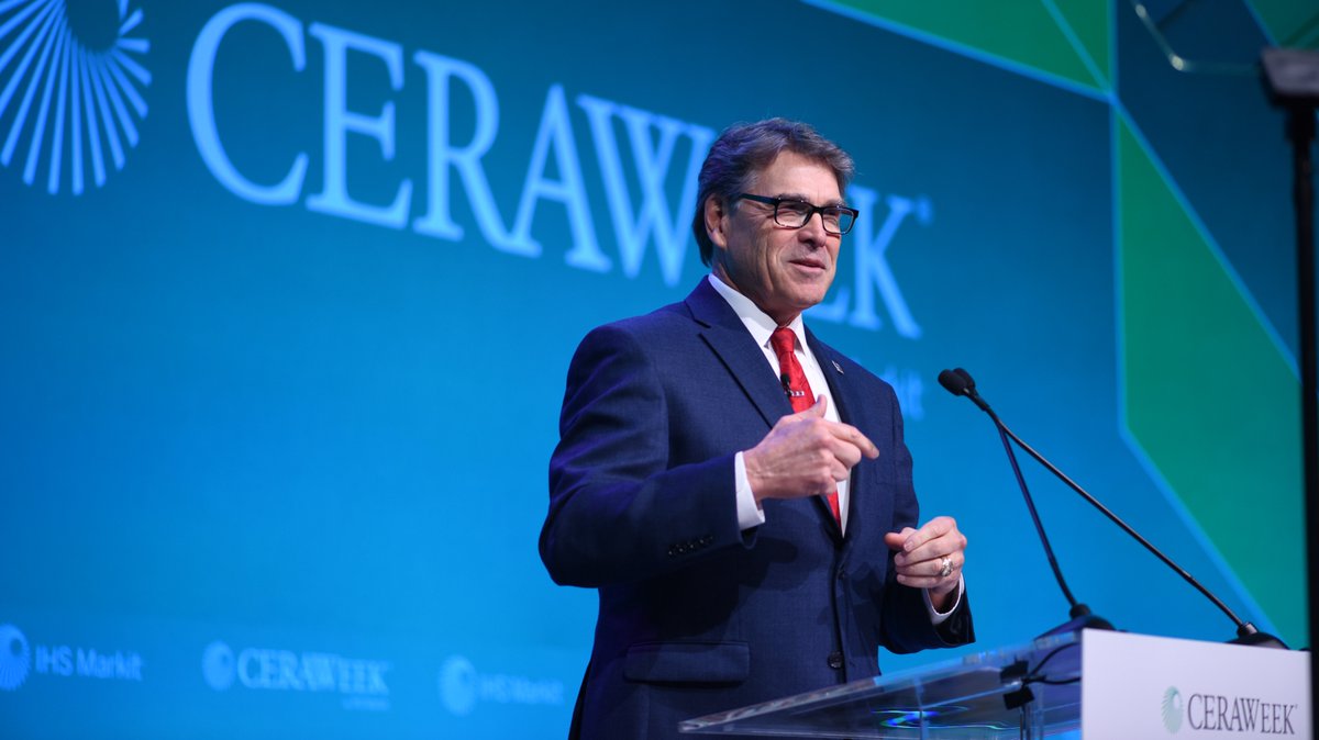 SecretaryPerry's tweet photo. Welcome to the New American Energy Era! An era that uses innovation to unleash the full potential of America’s affordable and abundant energy while reducing energy-related emissions.

#TBT #CERAWeek2019  https://t.co/zmVtJMSHUn https://t.co/TkRYyxVQXO