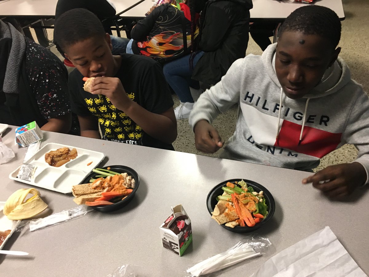 JEShepardMiddle's tweet photo. Enjoying the new lunch bowls! #SMSGrowthSuccessNothingLess #WeAreDPS https://t.co/7ySmYert9C