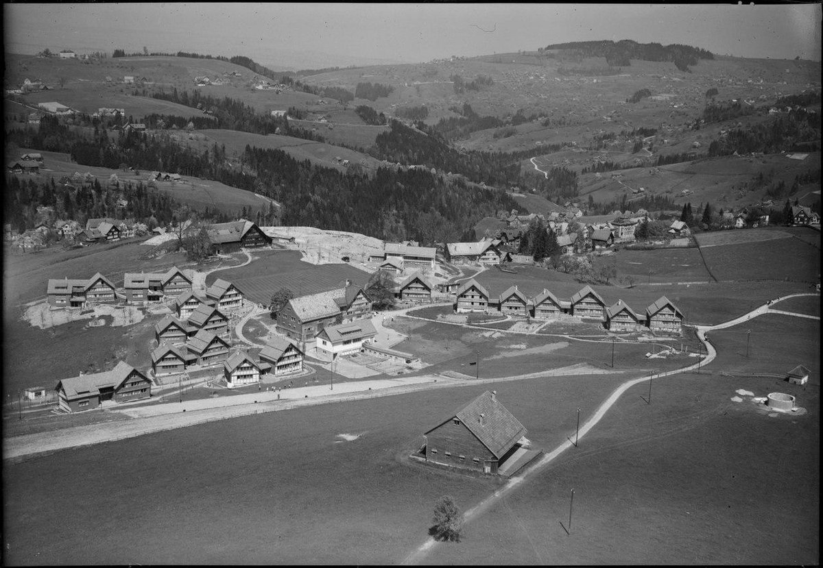 KINDERDORF 1946: The Kinderdorf Pestalozzi opens in Switzerland: an orphanage-village run on progressive lines for the rehabilitation of war orphans from all over Europe. You play young orphans in this strange community, trying to get by...or to gain power over your peers.