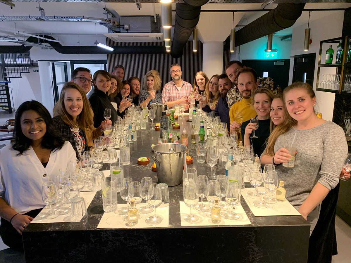 Workstories_'s tweet photo. Superb evening with the @Oktra__ team tasting some gin! 🍸🔥 with @ttliquor • #showroomevent #gintasting #gin #ttliquor #london https://t.co/1QbdWvukud