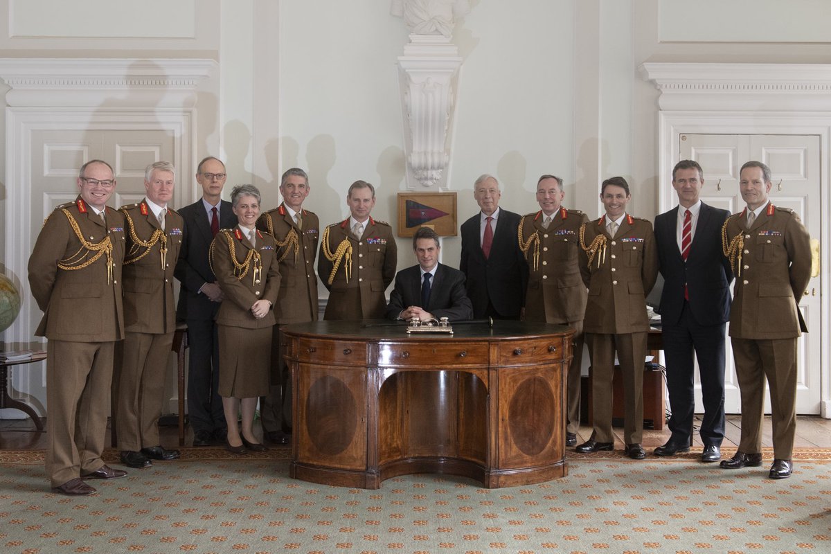 Today @ArmyCGS and the Army Board held their annual formal meeting with @GavinWilliamson
Gen Carleton-Smith set out a vision for the Army's success: a winning, innovative Army that is fit for purpose, future focussed and that fulfils the potential of its people. #BetheBest