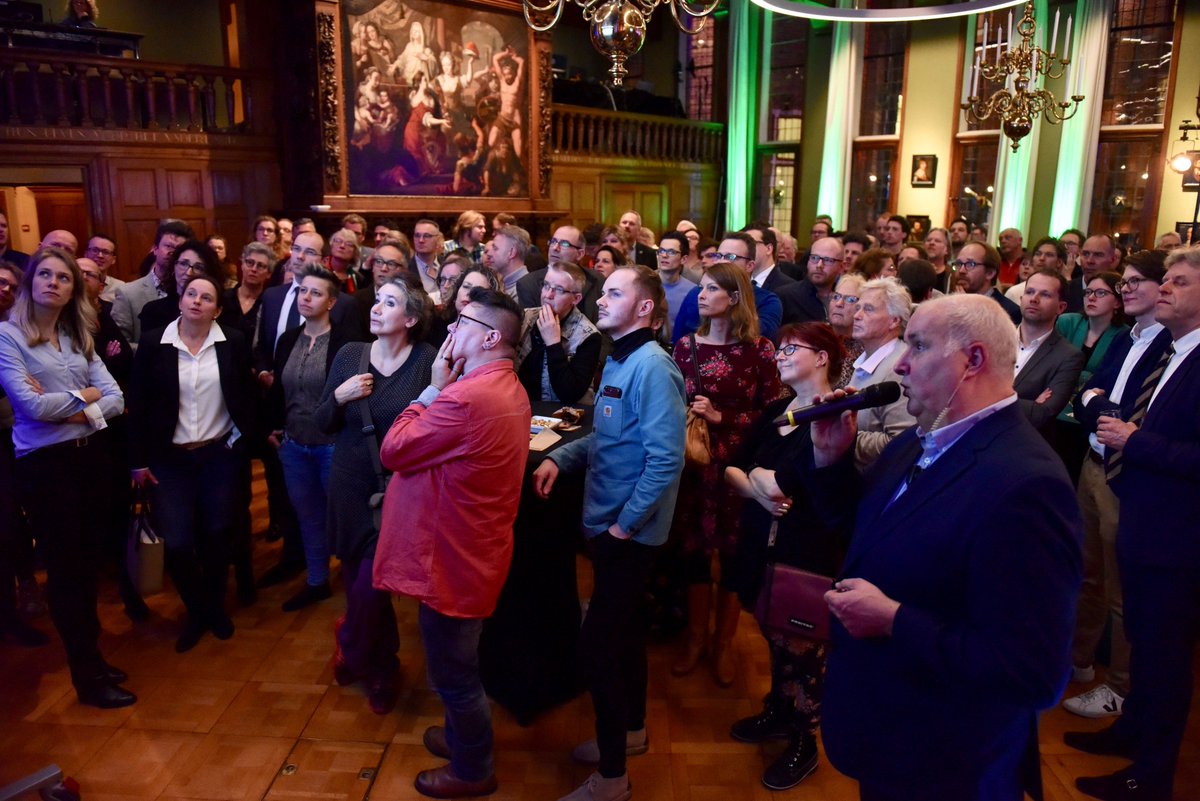 GroenLinks blijft de grootste partij in de provincie na tellen 100 procent van de stemmen. Maandag volgt de definitieve uitslag. #PSGR19 #PS19 #kiesvoorgroningen  tinyurl.com/y3dvxlve