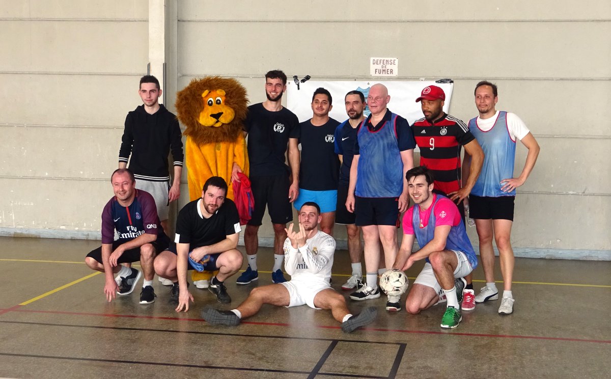 [MATCH] Un grand bravo à tous les participants du Match de foot de cet après-midi ⚽️ Un score de 6-5 en faveur de l'équipe "étudiants" 🏆 <a href="/BDEPortalis/">BDE Portalis 🅿</a> <a href="/UCPdroit/">CY faculté de droit</a> #fetedudroit <a href="/UniversiteCergy/">CY Cergy Paris Université</a>