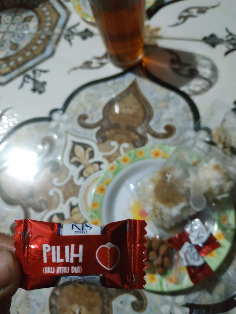 FirmanFrom's tweet photo. Nyatanya, Pilih dia. Ya allah... Baiklah selain merelakanmu apa dayaku. https://t.co/urYwCLs26M