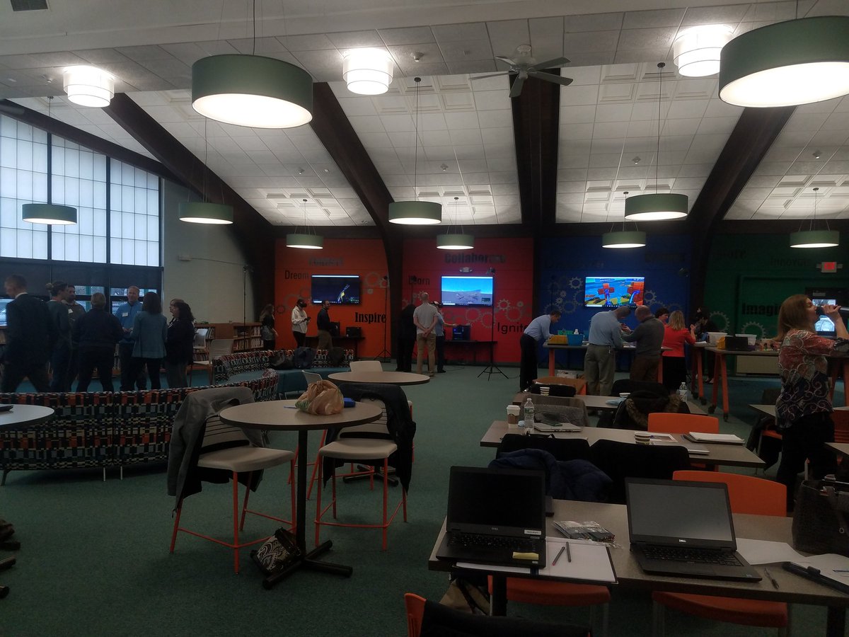 LincolnEdTech's tweet photo. Great day of learning and collaborating at @WeAreMPSD ! #mpsteam19 #PomptonPride #Lincolnlearns @PomptonLakesPS https://t.co/XQJ0IeiaWR