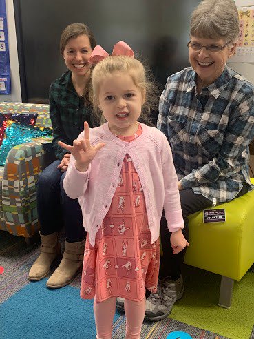 tara_zbin's tweet photo. As a closing to our Signs Study, Carolyn brought in her mom &amp; grandma to teach her classmates about sign language.  Afterwards, Carolyn's grandma (who communicates in sign) helped the children spell their own names in sign language. @RrCitySchools https://t.co/s06RLy0Z48