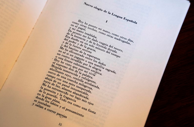 RAEinforma's tweet photo. Hoy, en el #díamundialdelapoesía, recordamos los discursos en verso con los que ingresaron a la RAE José Zorrilla y José García Nieto. https://t.co/foBX2dnqbl | https://t.co/a7YwDIOzd3 https://t.co/hIGV7qPwSB