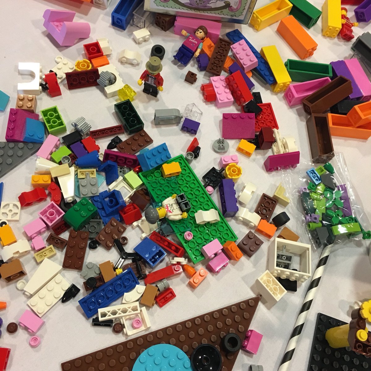 fuchsia_blue's tweet photo. News just in: we have 2 spaces on #facilitationShindig #manchester tomorrow due to cancellations 
Any facilitators in the North West who are free for a day &amp; want to #rattledYourFoundations please DM me
https://t.co/wVf64Sm7fX https://t.co/P3zw5HyYBk