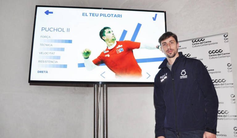 trinquet_game's tweet photo. 🔵 “Nos motivaba mucho la idea de innovar sobre un elemento tan tradicional y suponía un objetivo muy ilusionante equiparar la pilota valenciana al resto de deportes que disponen de un videojuego”. 
    [Razones para hacer Trinquet] 
https://t.co/IGOkRqy8QN https://t.co/c59YJUnRVF