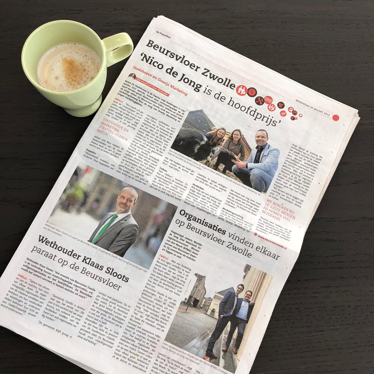 <a href="/Beursvloer038/">Beursvloer Zwolle</a> IN DE <a href="/depeperbus/">De Peperbus</a> 🤩 Het is niet te missen. We zijn trots en zo blij met deze mooie pagina! En natuurlijk de verhalen, voor de gelegenheid gemaakt door <a href="/MirjamvHuet/">Mirjam van Huet</a>. Nog niet gelezen? Gemiste kans... snor snel je Peperbus van deze week op of bekijk het online.
