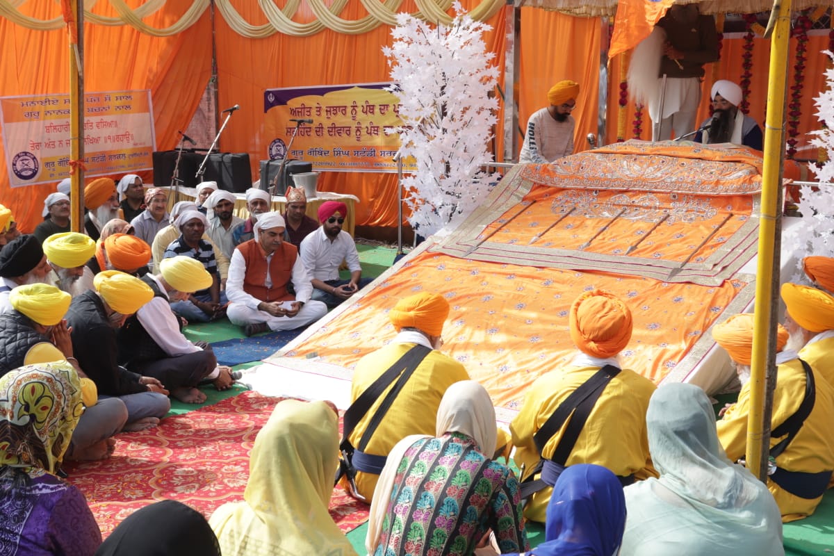 Participated in #HollaMohalla Samagam organised by Guru Gobind Singh Study Circle in Sec-22, Chandigarh. Was amazed to see talent of young kids performing Gatka and showing excellent skills.
#ApniPartyApnaBanda
